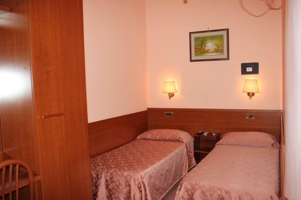 Alex City Inn III Рим Экстерьер фото